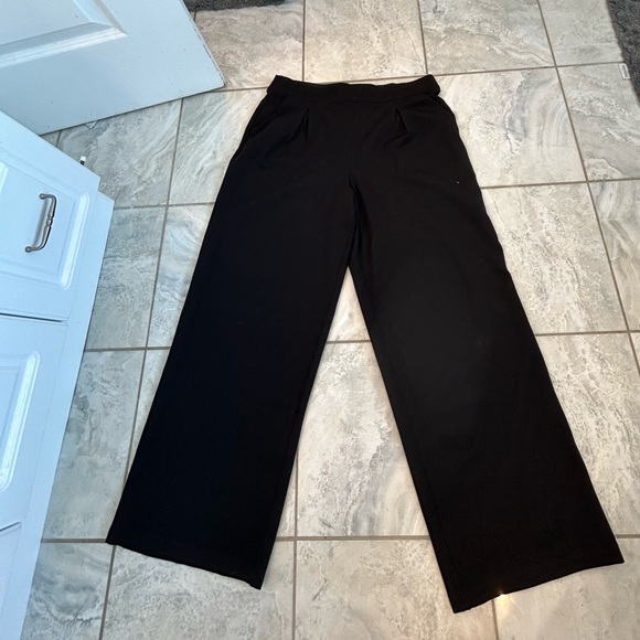 Women’s XL Max Studio wide leg dress pants in black. Rayon/nylon/spandex blend - Picture 4 of 4